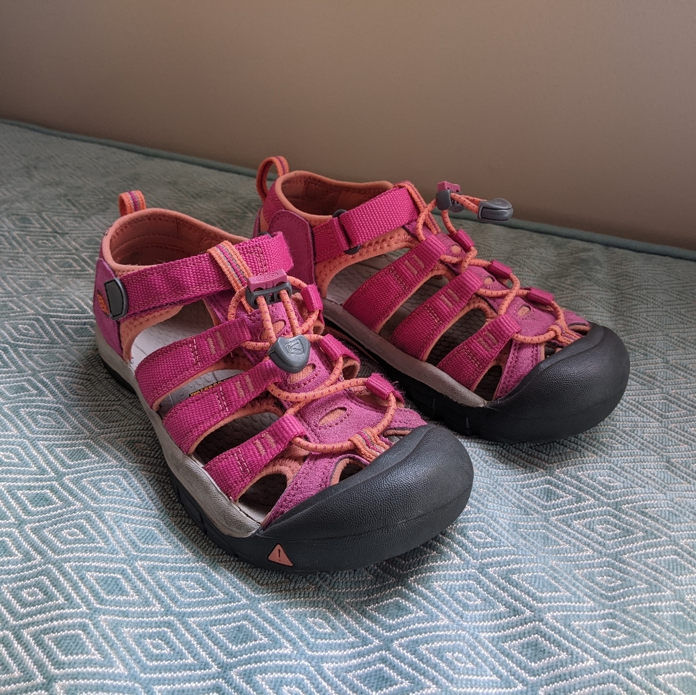 Keen Newport H2 Youth Sandals in Pink